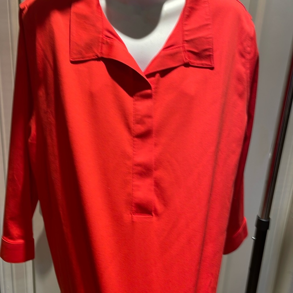 Chicos no iron 3/4 sleeve blouse with vibrant color and buttons up the back
